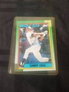 lot 69 image: Sammy Sosa rookie card