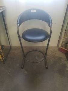 lot 93 image: Black stool with backrest