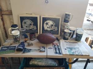 lot 195 image: Dallas Cowboys mixed collectible lot