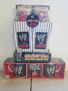 lot 189 image: Selection of WWF wrestling items