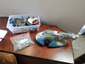 lot 187 image: Selection of Star Wars items