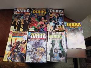 lot 185 image: Selection of 7 Titans comics