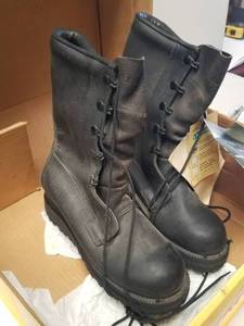 lot 203 image: Gore-Tex boots- 2 pair
