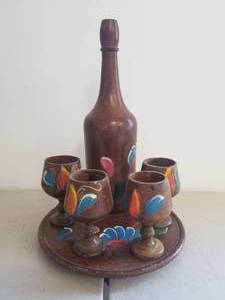 lot 207 image: Wood bottle with 4 wood goblets and a tray