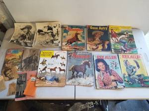 lot 212 image: Selection of vintage western collectables - Gene Autry, Rex Allen and more