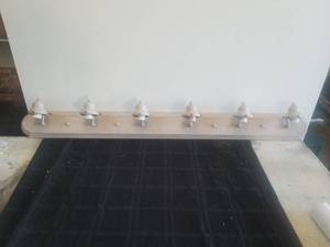 lot 258 image: Vanitybathroom 6 light wall fixture