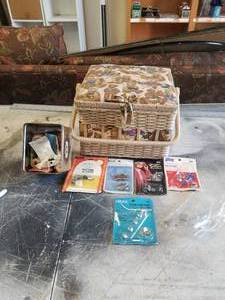 lot 270 image: Selection of sewing supplies in nice box