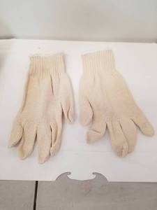 lot 277 image: Selection of 12 pairs of cloth gloves