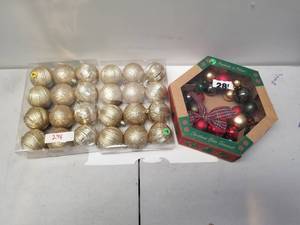lot 297 image: Christmas decorations
