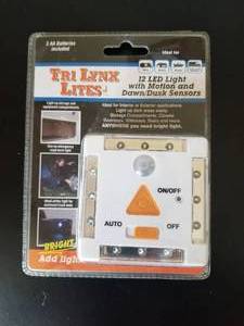 lot 300 image: LYNX 12-LED LIGHT WITH MOTION AND DAWNDUSK SENSORS  WHITE #00026