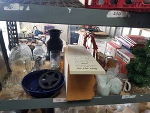 lot 358 image: Mixed Household items -