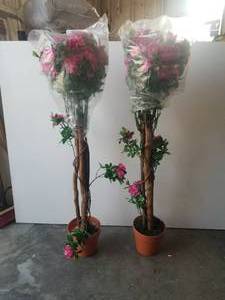 lot 304 image: Selection of 2 4ft tall artificial plants