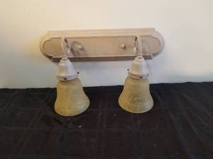 lot 341 image: Wall mounted light fixture