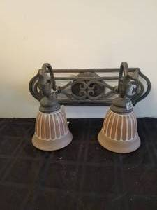 lot 335 image: Wall mounted light fixture