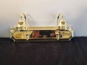 lot 331 image: Selection of 2 vanity wall mounted light fixture