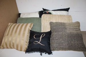 lot 113 image: Throw Pillows 7 Total