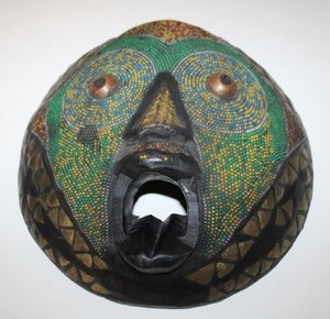 lot 32 image: Beaded Round Mask Ghana Collection with Pier 1 Sticker