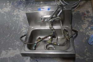 lot 79 image: Small Hand Washing Sink