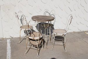 lot 42 image: Vintage Ice Cream Parlor Table and 4 Chairs, need some Repairs