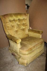 lot 46 image: Vintage Rocking Recliner by La-Z-Boy