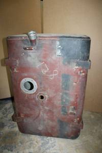 lot 51 image: Metal Fuel tank unknown year and model looks to be a pickup