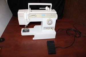lot 153 image: Singer Sewing Machine with Pedal Model 9410 PROCEEDS FROM THIS ITEM GOES TO SHARE-FEST TEXAS
