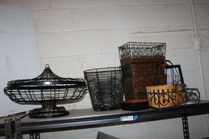 lot 174 image: Wire Baskets and Dcor Lot