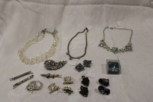 lot 201 image: Assorted crystal and rhinestone jewelry