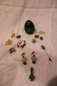 lot 213 image: Jewish Hebrew jewelry (one marked 14K GF) and watch with Hebrew characters and State of Israel outline plus assorted Eliat stone items including glass pendant, earrings and egg