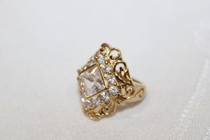 lot 187 image: Fashion Jewelry Statement Ring