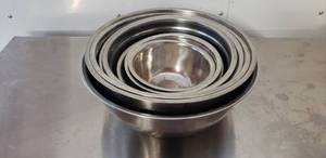 lot 52 image: Lot of 8 Mixing Bowls