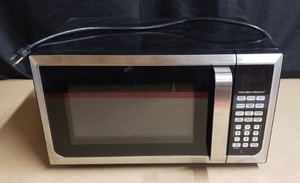 lot 41 image: Very Clean Hamilton Beach 1350 Watt Microwave - Model P90D23AL-WR