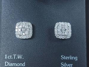 lot 3 image: NEW 1 CTTW. DIAMOND EARRINGS SET IN STERLING SILVER W CASE