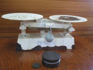 lot 38 image: VINTAGE BAKERS SCALE WITH 4 LB. WEIGHT