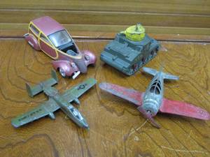 lot 34 image: VINTAGE METAL PLANES AND VINTAGE AUTOMOBILES. ERTL U.S. ARMY PLANE MADE IN MACAO, HUBLEY U.S. ARMY PLANE MADE IN U.S.A., ERTL VINTAGE CAR, TANK MFD BY THE SUN ROBBER CO. IN U.S.A.