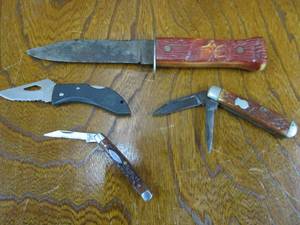 lot 46 image: 4 KNIVES... JABRE STAINLESS STEEL&nbsp POCKET KNIFE MADE IN JAPAN, BOKER POCKET KNIFE MADE IN U.S.A, FROST CUTLERY POCKET KNIFE, IMPERIAL KNIFE WITH INTRICATE HANDLE WITH ELK DESIGN.