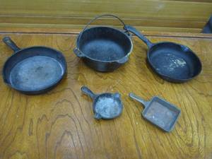 lot 40 image: CAST IRON COOKING LOT... WAGNER ORIGINAL 1891, OUTDOOR GOURMET, AND LODGE BRANDS.&nbsp