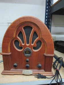 lot 69 image: VINTAGE PHILCO 95TH ANNIVERSARY SPECIAL EDITION RADIO, WORKS VERY WELL