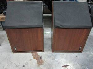 lot 75 image: VINTAGE BOSE SPEAKERS, UNTESTED