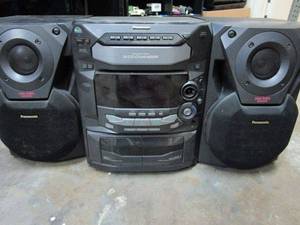 lot 77 image: PANASONIC CD STEREO SYSTEM WITH SPEAKERS