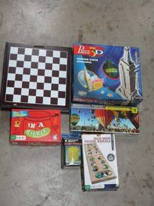 lot 87 image: PUZZLES AND GAMES- MULTI GAME CHESS BOARD SET IN A PICKLE, MANCALA, 3D CORN PUZZLE, PANORAMIC 750PC PUZZLE, AND 3D EMPIRE STATE BUILDING PUZZLE