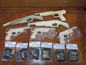 lot 91 image: (6) RUBBER BAND GUNS W AMMO (RUBBER BANDS)