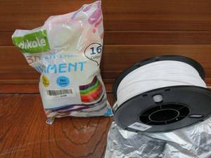 lot 97 image: 3D PEN FILAMENT-BAG OF 16 VARIETY COLORS AND WHEEL OF WHITE