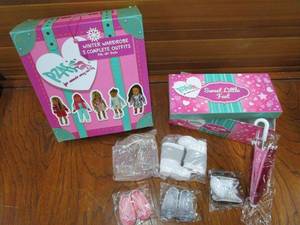 lot 101 image: PZAZ TOYS DOLL ACCESSORIES NEW IN PACKAGING.. OUTFITS, SHOES, AND UNMBRELLA