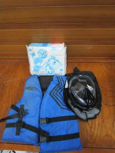 lot 114 image: FULL DRY SNORKLE MASK WITH MESH CARRYING BAG, YOUTH LIFE JACKET, INTEX INFLATABLE GECKO RIDE ON
