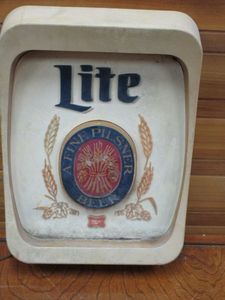 lot 116 image: VINTAGE 1980S&nbsp MILLER LITE A FINE PILSNER BEER LIGHT FIXTURE. MILLER BREWING COMPANY- MANUFACTURED BY EVERBRITE ELECTRICIANS IN MILWAUKEE, WI. WORKING -SEE PICS
