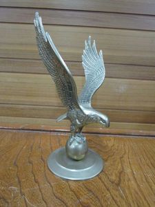 lot 118 image: VINTAGE BRASS EAGLE IN FLIGHT STATUE