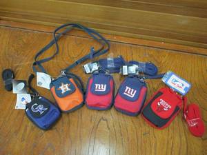 lot 129 image: (5) VARIETY OF OFFICIAL MLB, NFL & NBA PURSECLUTCH W TOUCHSCREEN COVER FOR CELL PHONE