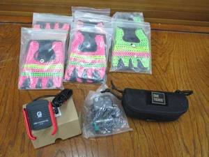 lot 130 image: (8) PAIRS OF FINGERLESS GLOVES, ANTI SLIP MOTORCYCLE PHONE MOUNTCHARGER, ONE TIGRIS TACTICAL MOLLE ZIPPERED GLASSES HARD CASE