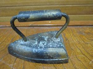 lot 149 image: ANTIQUE CAST IRON IRON